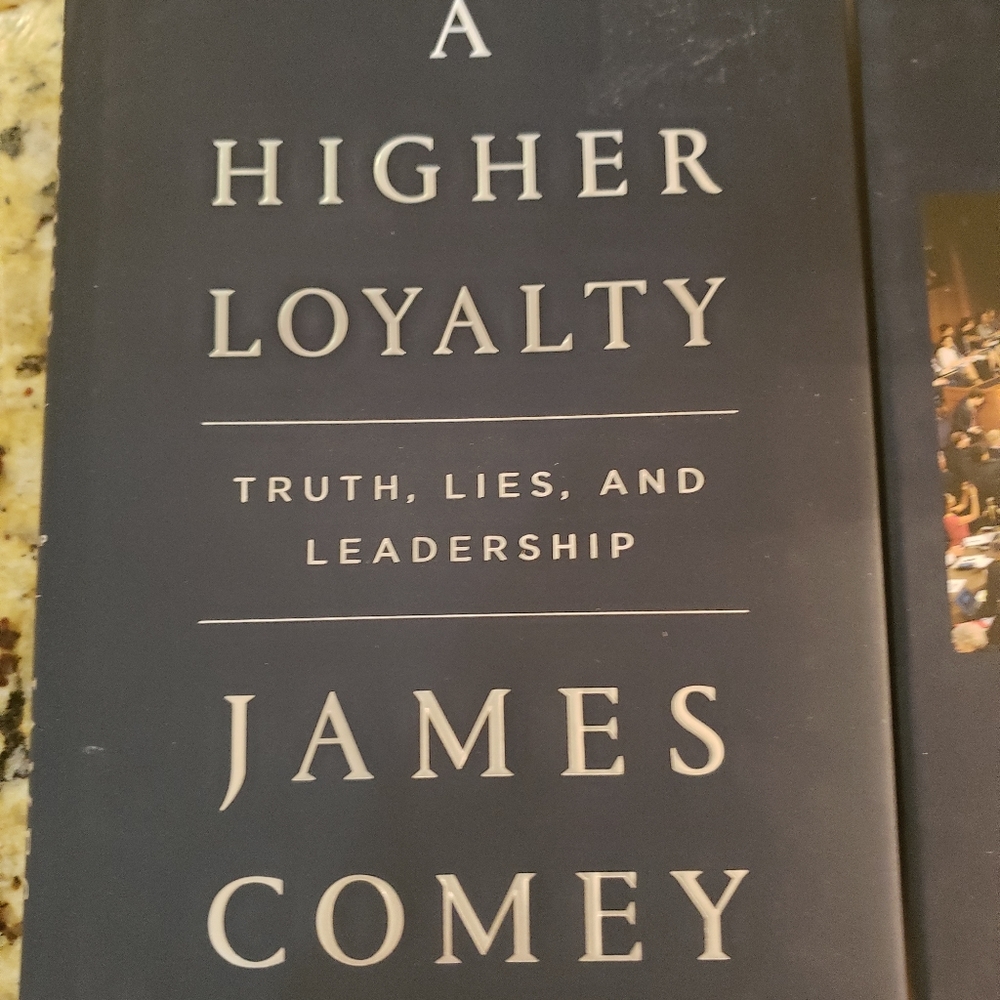 Books - Picture 5 of 16
